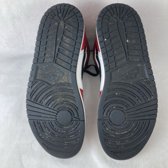 Nike Air Jordan 1 Mens Size 12 Mid Chicago Black Toe Red 2020 Retro 554724-069 main image 14